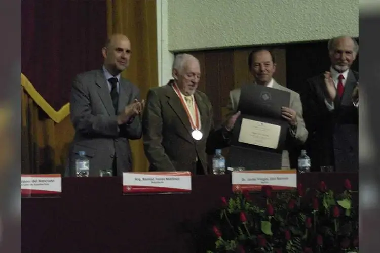 Ramón Torres: MEDALLA ATTOLLINI 2007