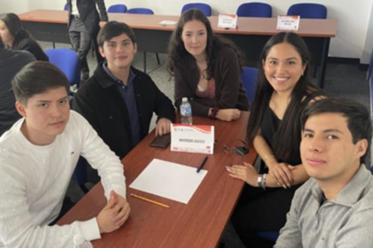 Alumnos de Ingeniería Civil en Eliminatorias de Olimpiada del Conocimiento 