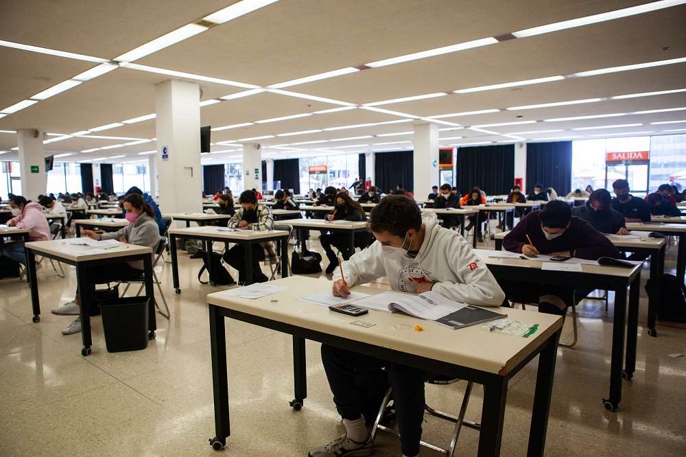 Alumnos de licenciatura presentan la prueba EGEL&nbsp;
