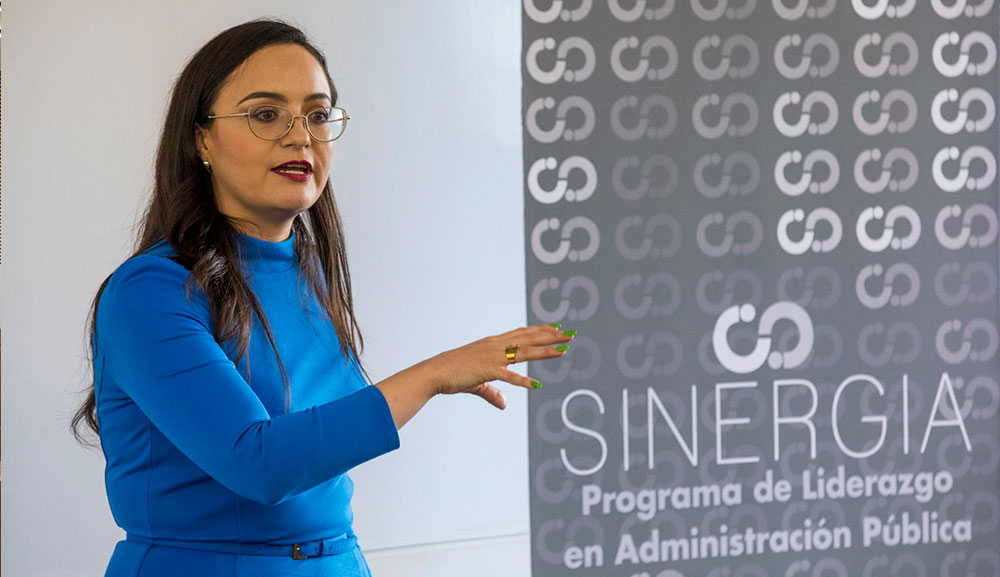 Integrantes de Sinergia y Crea dialogan con coordinadora de Proyectos y Vinculación del Canal del Congreso&nbsp;