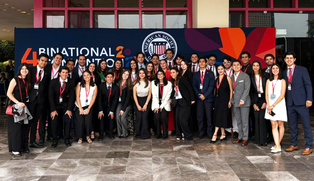 Alumnos de Sinergia participan en convención binacional