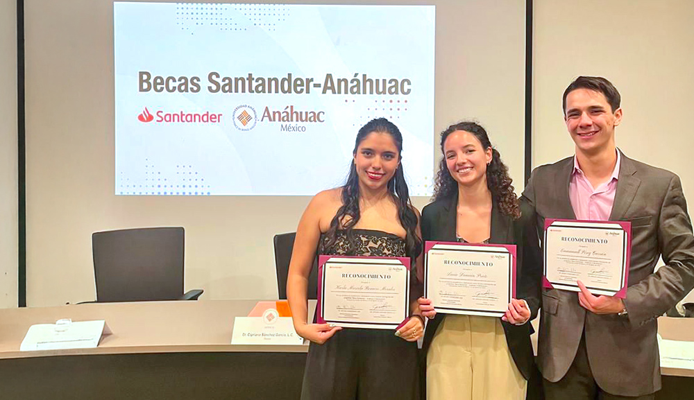 Alumnos de Ciencias Actuariales obtienen Beca Santander del 90 %