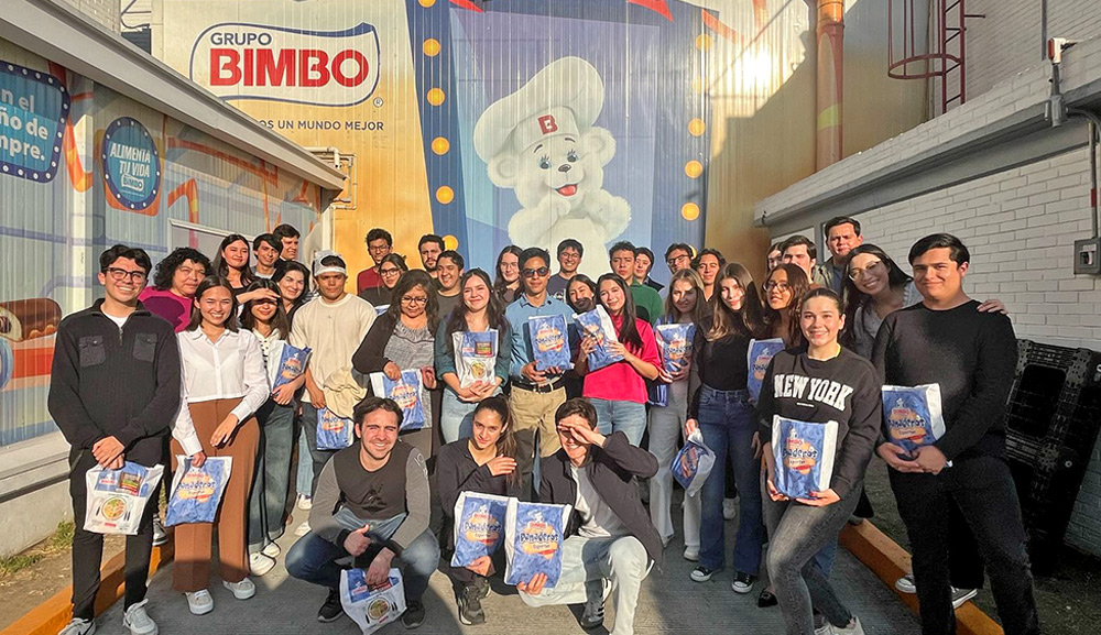Alumnos de la Licenciatura en Actuaría visitan la planta de Bimbo