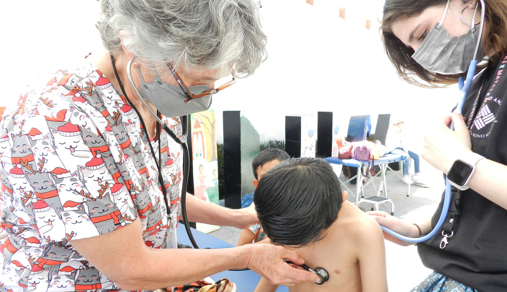 Voluntarios de la Anáhuac entregan su corazón en Jornada de Salud