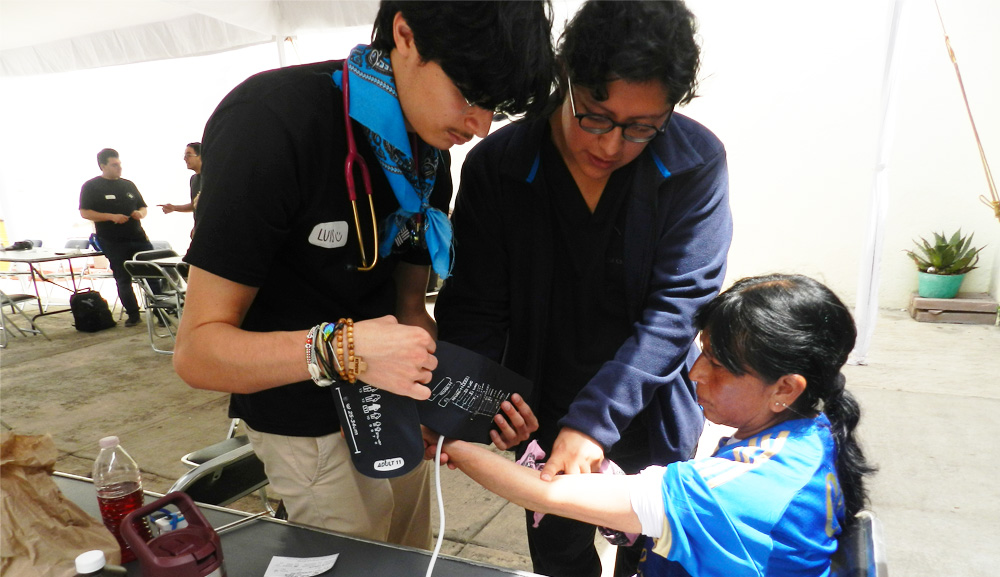 La Universidad Anáhuac México y la Arquidiócesis de Tlalnepantla impulsan jornada de salud interdisciplinaria