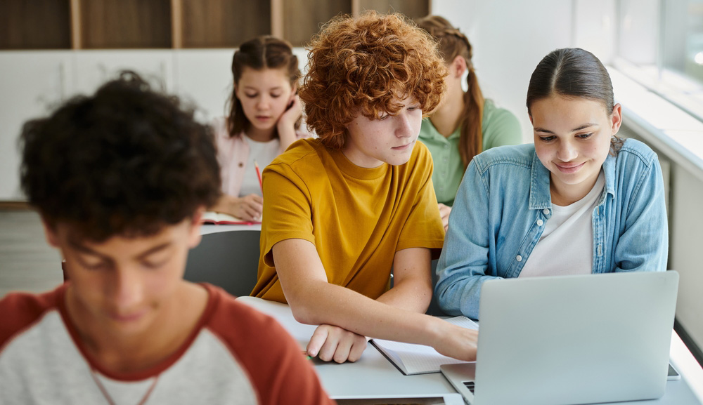 Reflexionamos sobre el acompañamiento a adolescentes, desafíos de la masculinidad y salud mental en la era digital 