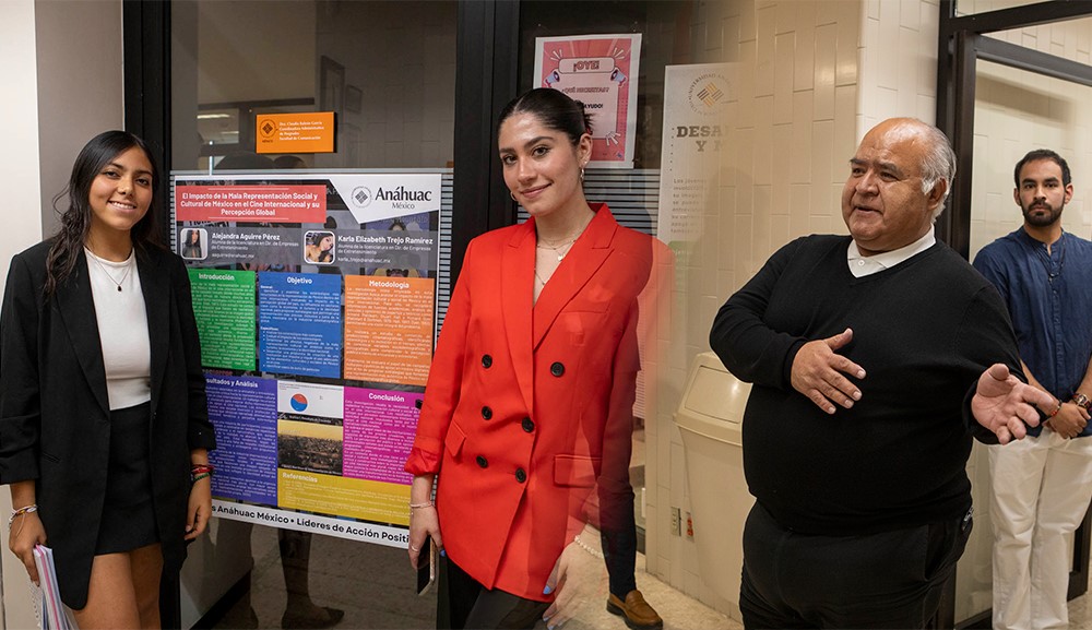 Exposición de Carteles de Investigación: Una ventana al futuro de la comunicación y el entretenimiento