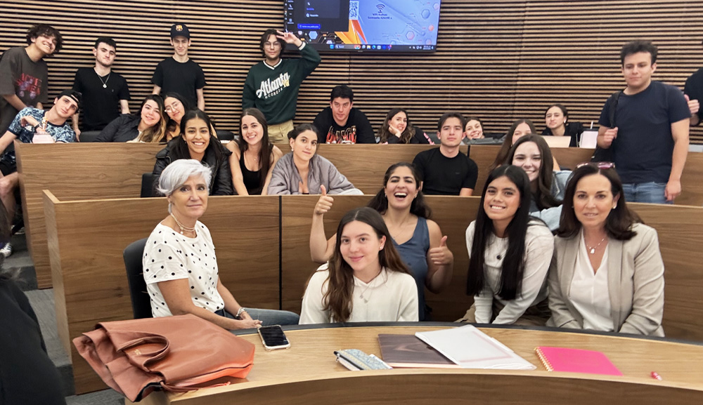 Alumnos de tercer y cuarto semestre litigan sobre temas éticos