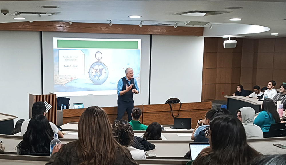 Dirk Glas, CEO Save the Children, llama a construir paz desde la sociedad civil