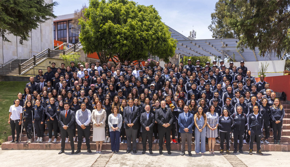 Flag presentation ceremony for the Anahuac Lions on their way to the 2025 University Games