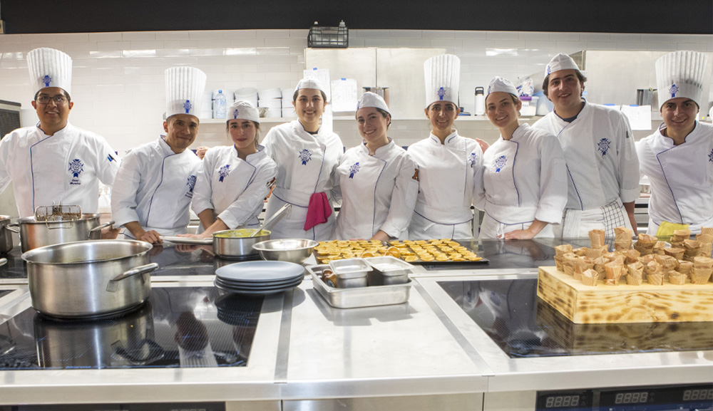 Celebramos 50 años de logros de la Facultad de Turismo y Gastronomía