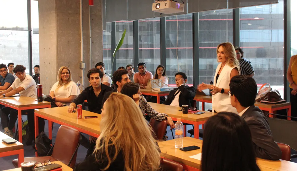 Emprendedores del CEU presentan en WeWork Interlomas su pitch ante diversos sharks 