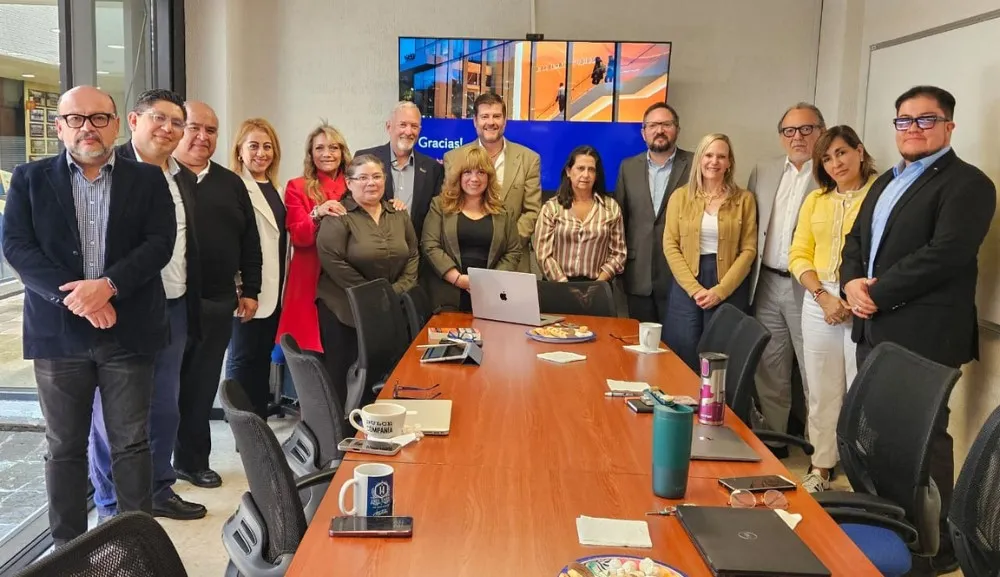 Anáhuac y Syracuse firman convenio en Comunicación