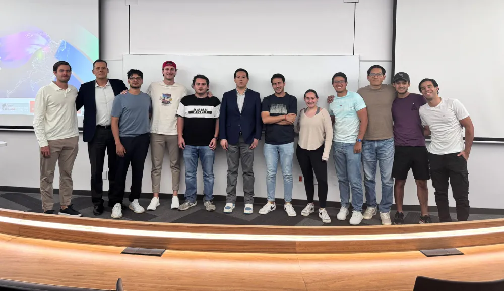 Gustavo Romo ofrece master class a alumnos de Dirección del Deporte