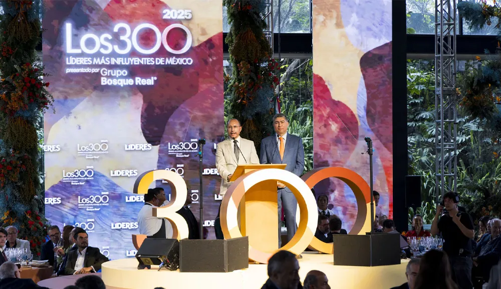 Egresados Anáhuac, presentes en la comida de Los 300 Líderes