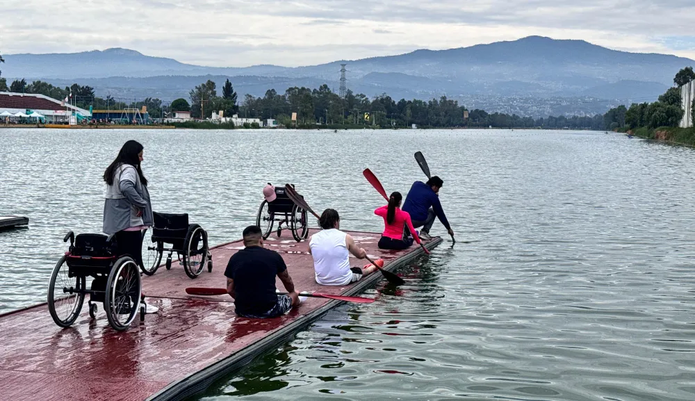 La Federación Mexicana de Canotaje recibe a pacientes de investigación en lesión medular de Ciencias del Deporte