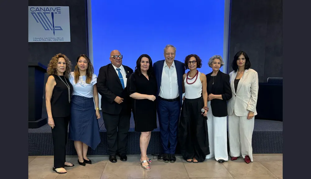 La Facultad de Diseño, miembro fundador de la Asociación de Moda y Creatividad Universitaria, A.C.