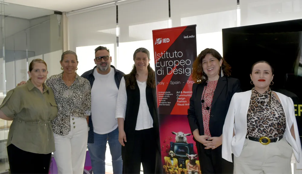 Javier Royo inspira a alumnos de Diseño con su conferencia “Creatividad - Peinarse todos los días con la creatividad”