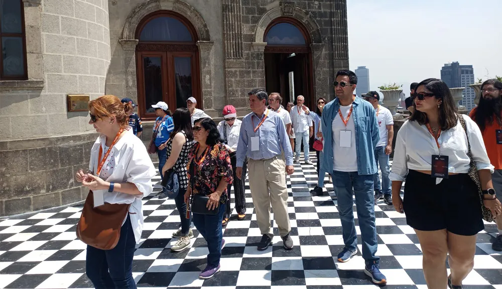 Egresados visitan el Museo Nacional de Historia Castillo de Chapultepec