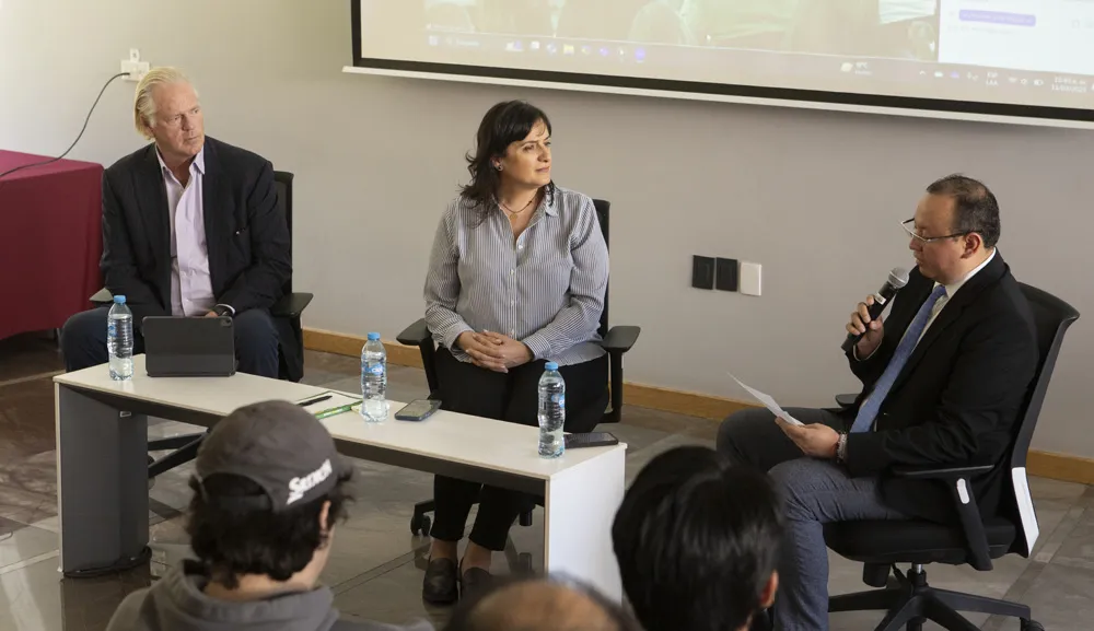 Expertos analizan la economía informal y el sistema financiero global en la Universidad Anáhuac