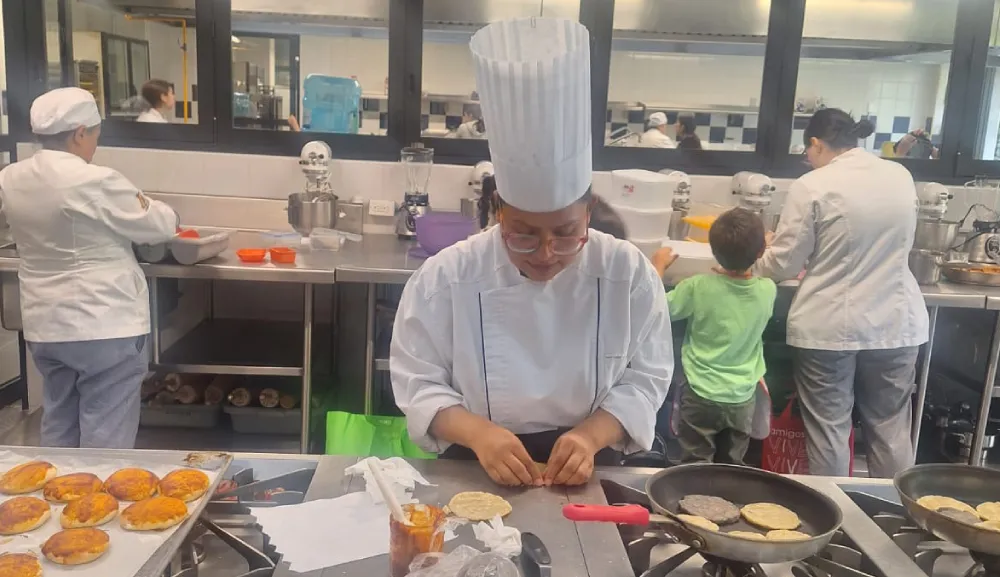 Hijos de administrativos y académicos participan en los Viernes Académicos